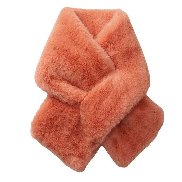 love & Lore Accessories - NWT faux  fur Love  and Lore pull through scarf